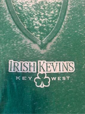 Irish Kevin’s Women's Green V-Neck Short Sleeve Tee NWOT